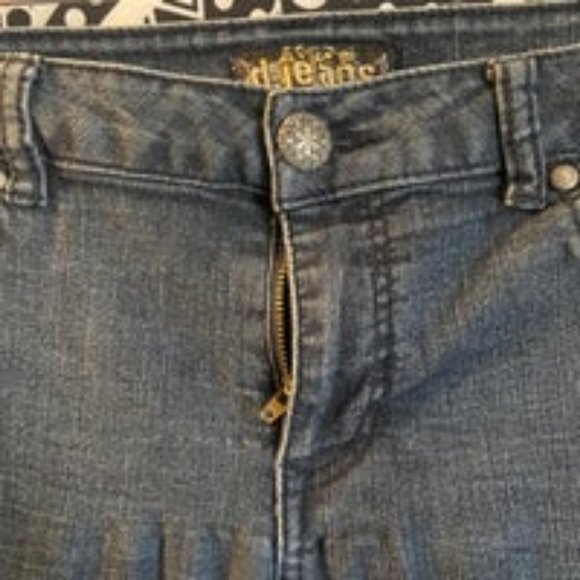 Women’s dark wash jeans - Picture 3 of 4